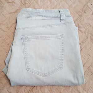 Apt. 9 Straight Capri